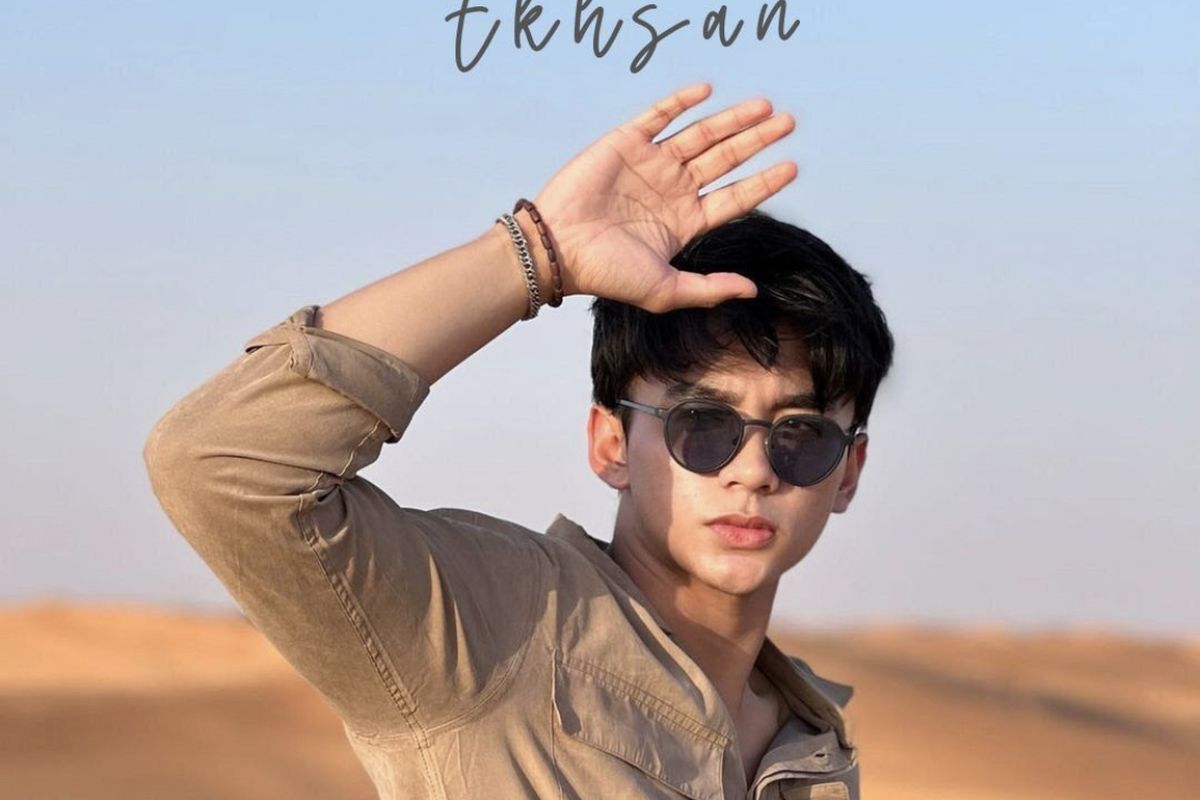 Ekhsan photographed in Dubai during the Pergi Tak Meninggalkan release era